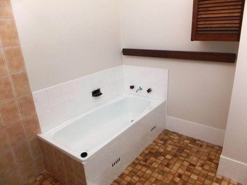 1 Parklands Close, Bateau Bay NSW 2261
