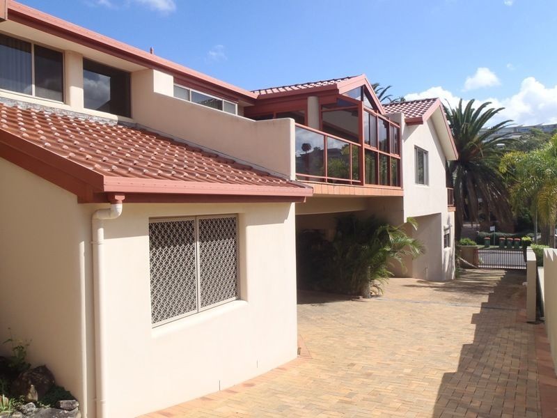 2/10 Campbell Crescent, Terrigal NSW 2260