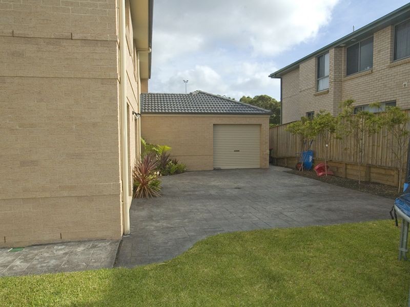 10 Wadi Avenue, Bateau Bay NSW 2261