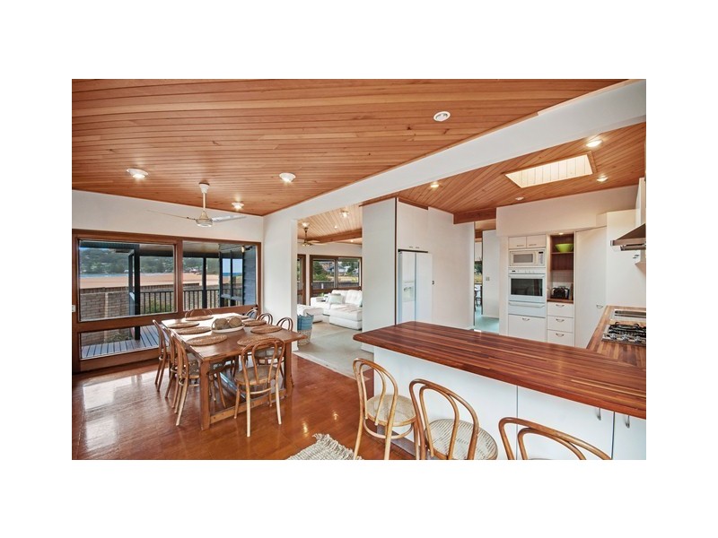 20 Bareena Avenue, North Avoca NSW 2260