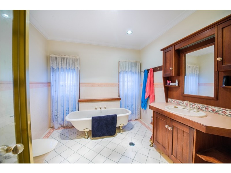 25 Stratford Park Drive, Terrigal NSW 2260