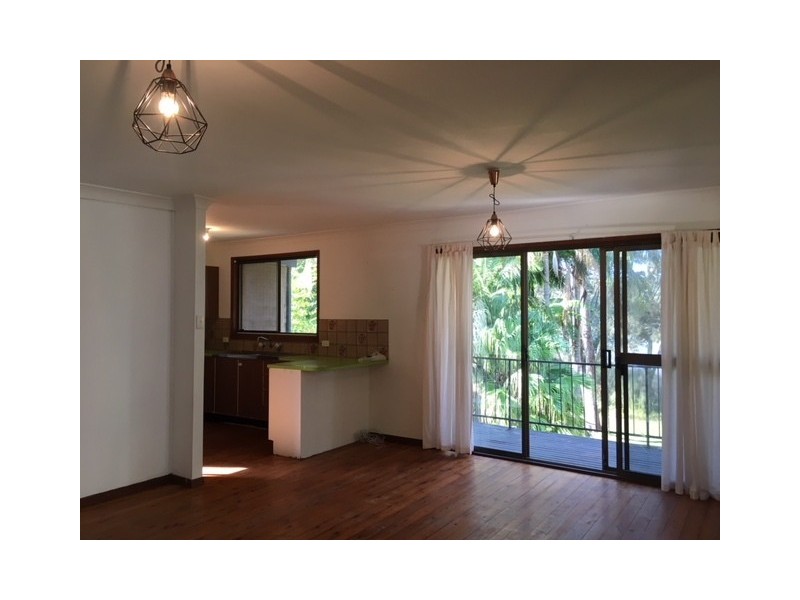 18 Lake Shore Drive, North Avoca NSW 2260