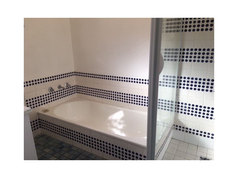 18 Lake Shore Drive, North Avoca NSW 2260