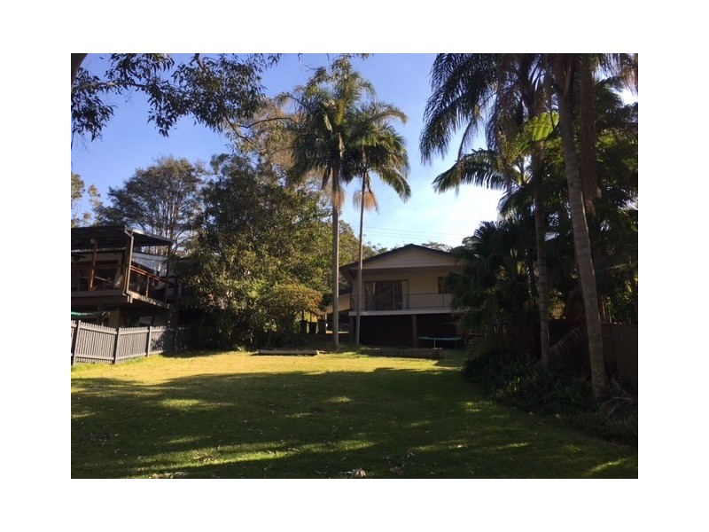 18 Lake Shore Drive, North Avoca NSW 2260