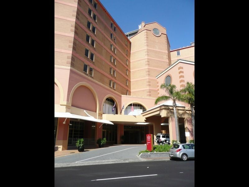 Shop 15 Pine Tree Lane – CROWNE PLAZA, Terrigal NSW 2260