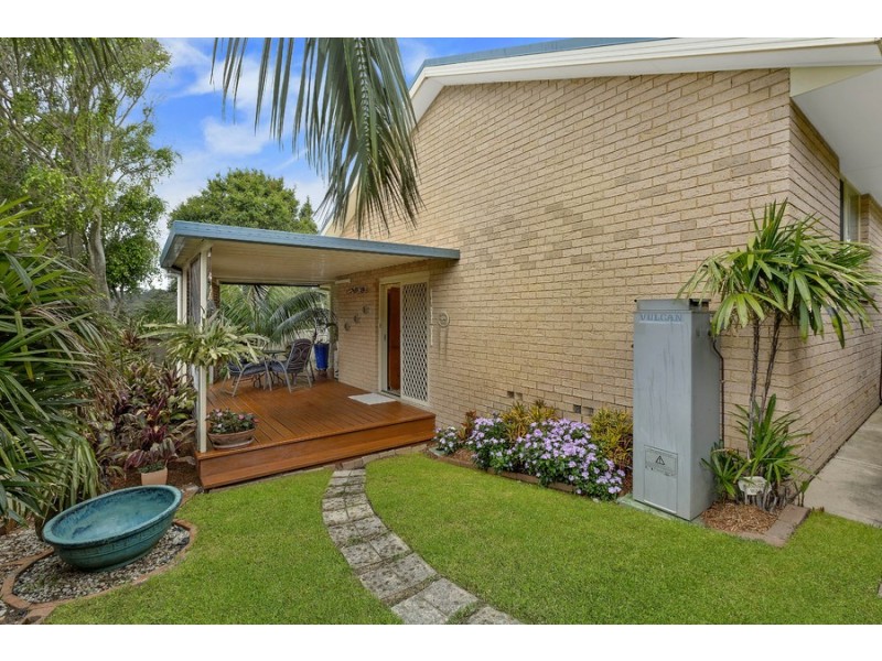 2/1 Mossman Avenue, Bateau Bay NSW 2261
