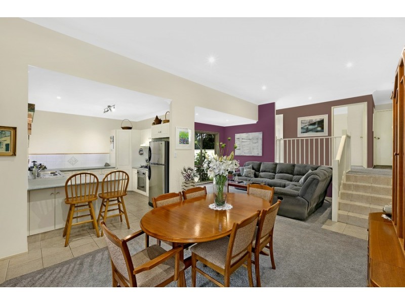 2/1 Mossman Avenue, Bateau Bay NSW 2261