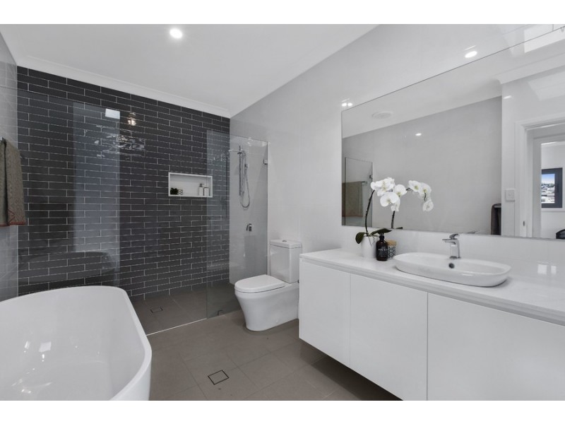 1 & 2/18 Painters Lane, Terrigal NSW 2260