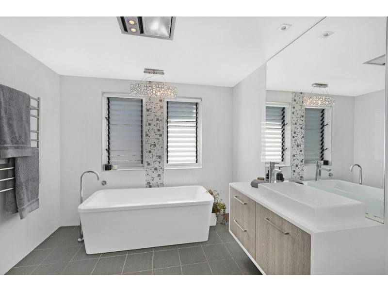 32 Reads Road, Wamberal NSW 2260