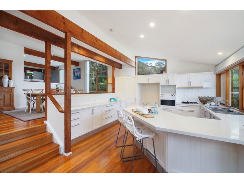 102 Bradleys Road, North Avoca NSW 2260