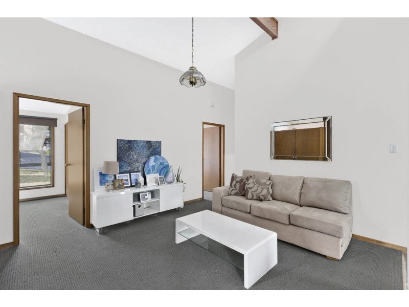 1 Parklands Close, Bateau Bay NSW 2261