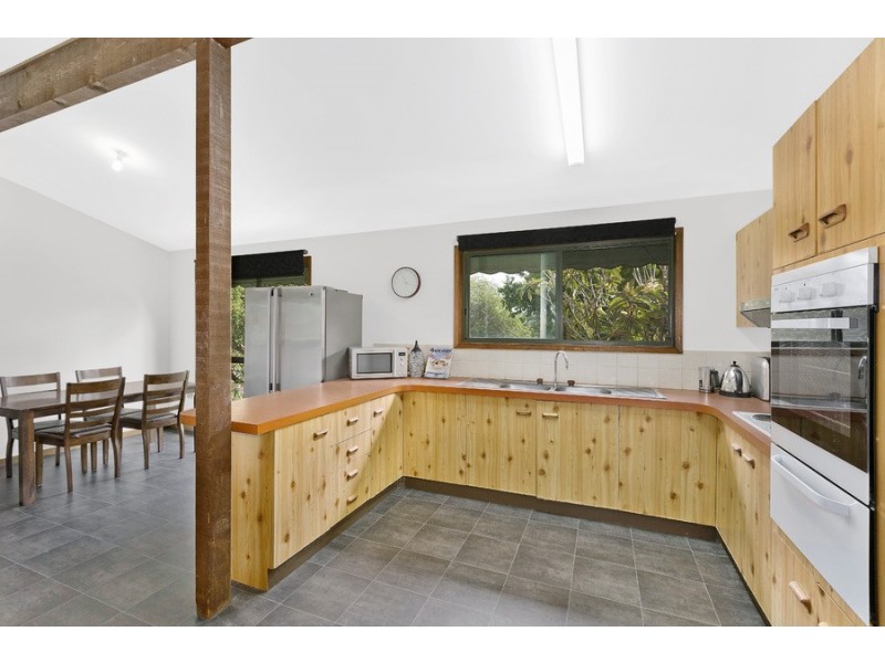 1 Parklands Close, Bateau Bay NSW 2261