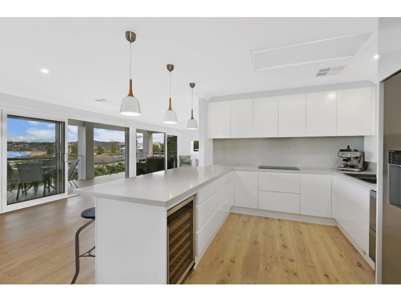 70 North Avoca Parade, North Avoca NSW 2260