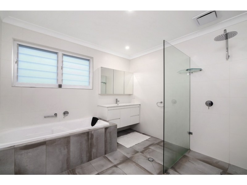 70 North Avoca Parade, North Avoca NSW 2260