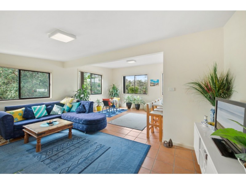 12 Girraween Avenue, Erina NSW 2250