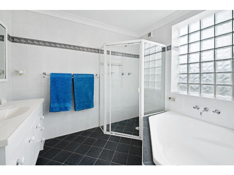 12 Girraween Avenue, Erina NSW 2250