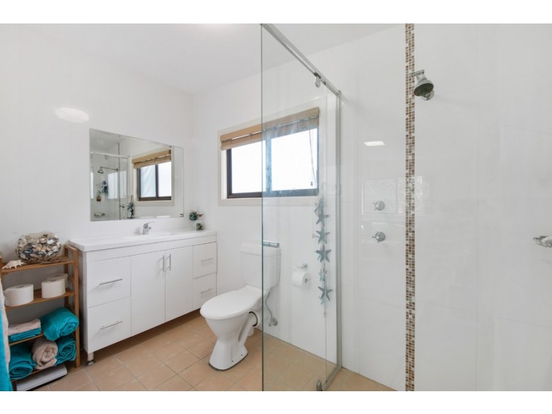 12 Girraween Avenue, Erina NSW 2250