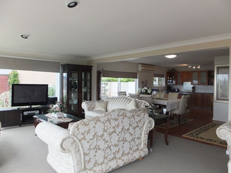 2/52 Tramway Road, North Avoca NSW 2260