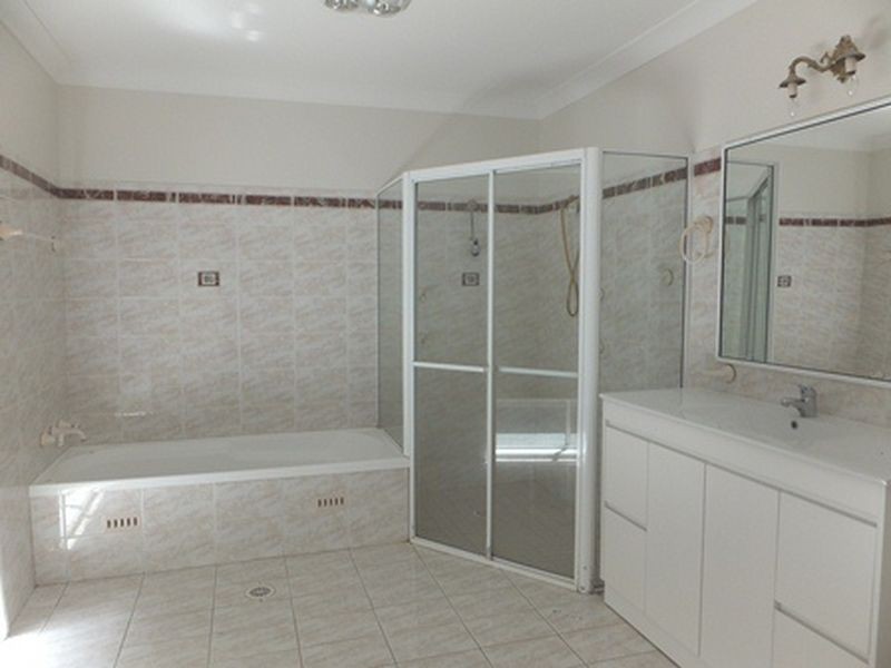 393 Central Coast Highway, Erina Heights NSW 2260