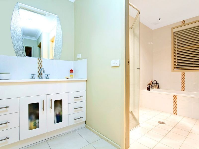 27 Valley View Road, Bateau Bay NSW 2261