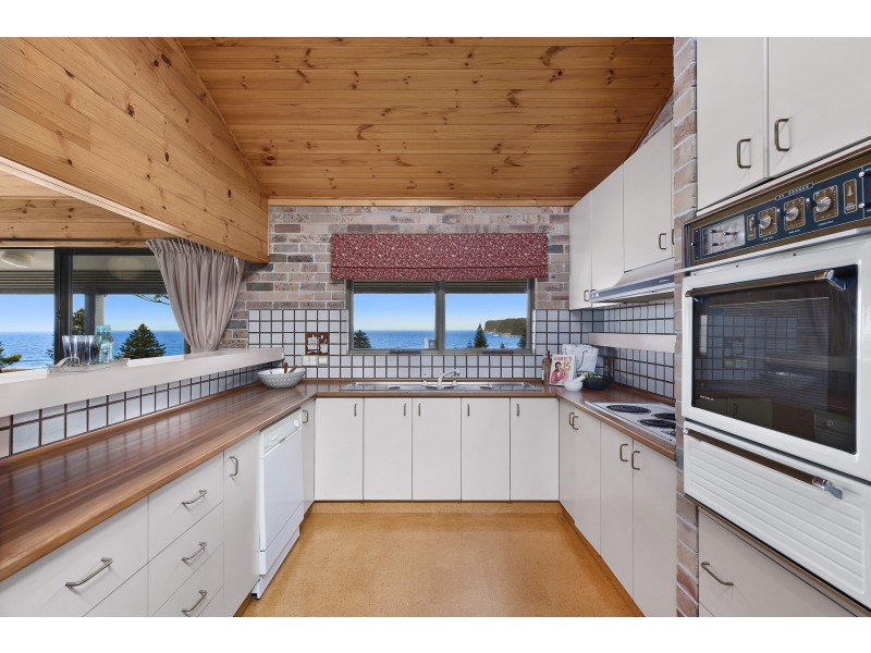 10 Tramway Road, North Avoca NSW 2260