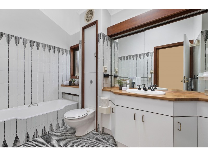 10 Tramway Road, North Avoca NSW 2260