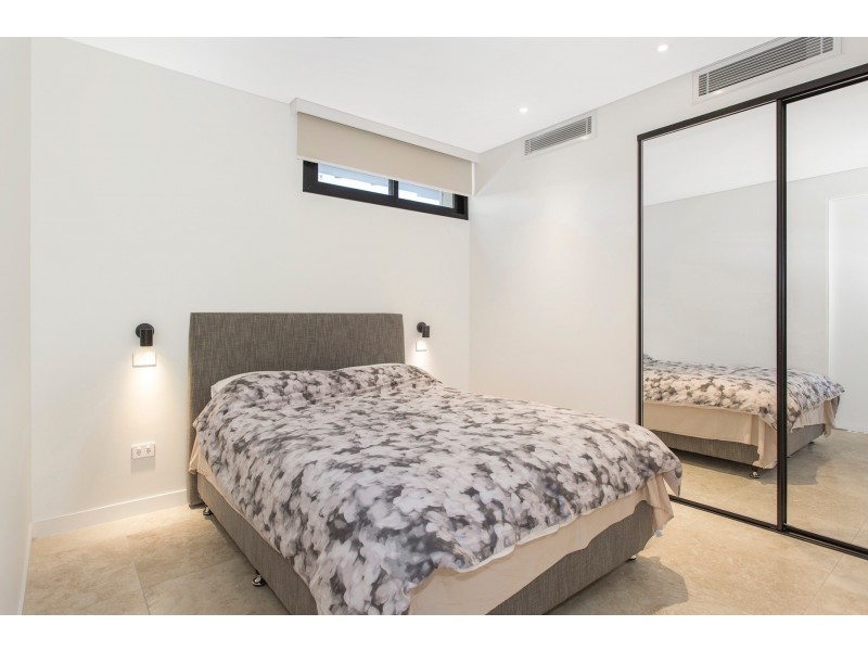 2/10 Pine Tree Lane, Terrigal NSW 2260