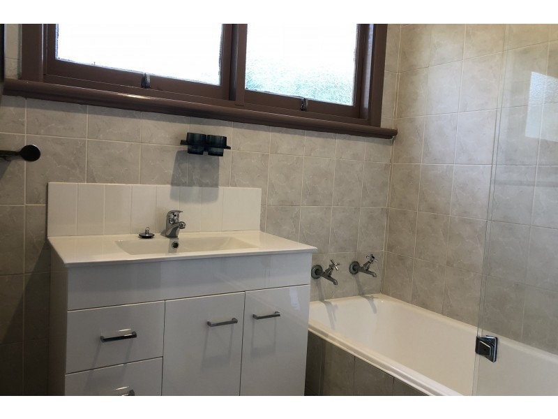979 The Entrance Road, Forresters Beach NSW 2260