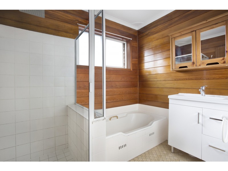 39 Kuburra Road, Erina NSW 2250