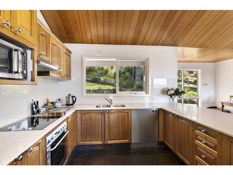 82 Bradleys Road, North Avoca NSW 2260