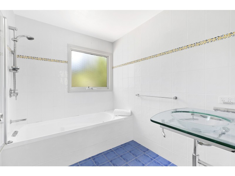 82 Bradleys Road, North Avoca NSW 2260