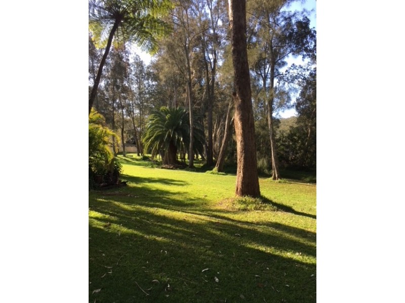 18 Lake Shore Drive, North Avoca NSW 2260