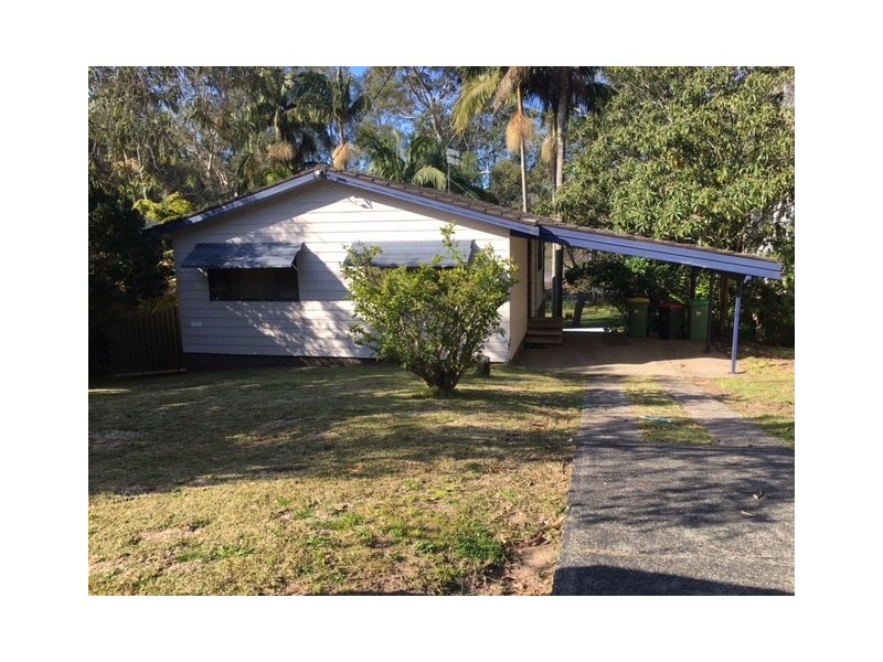 18 Lake Shore Drive, North Avoca NSW 2260