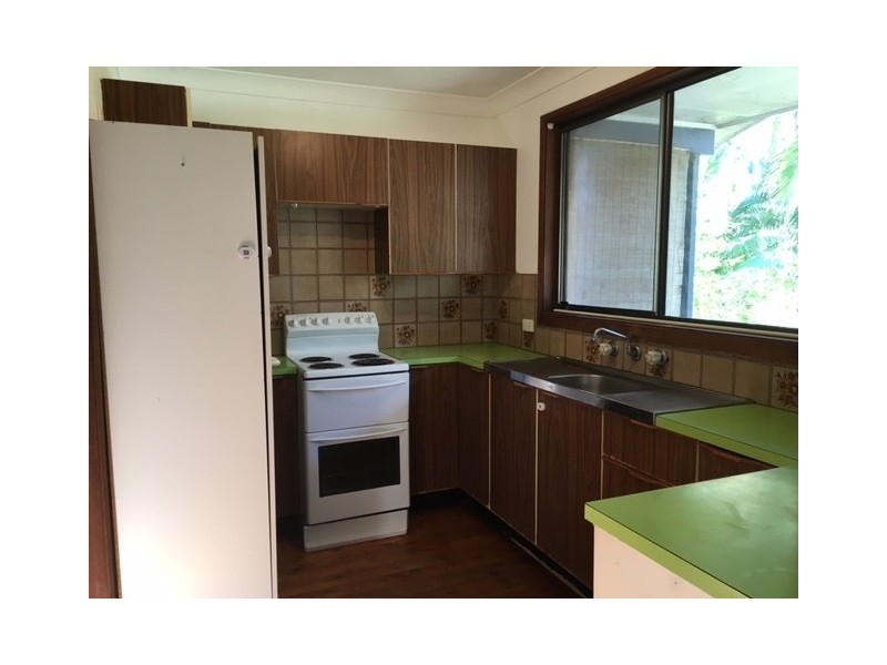 18 Lake Shore Drive, North Avoca NSW 2260