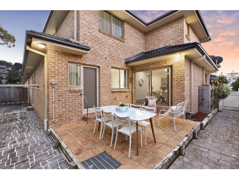 2/10 Henley Avenue, Terrigal NSW 2260