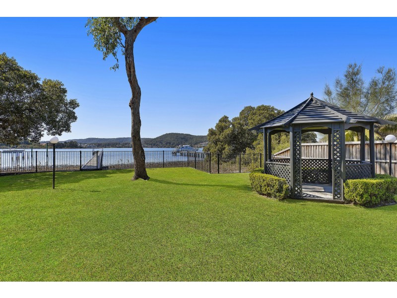 83 Albany Street, Point Frederick NSW 2250