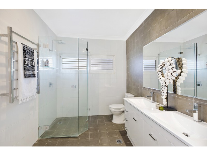 83 Albany Street, Point Frederick NSW 2250