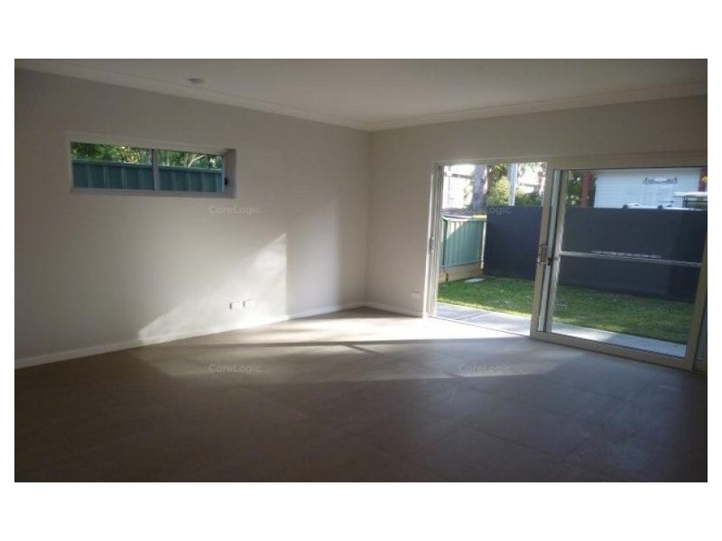 2/21 Jarrett Street, North Gosford NSW 2250