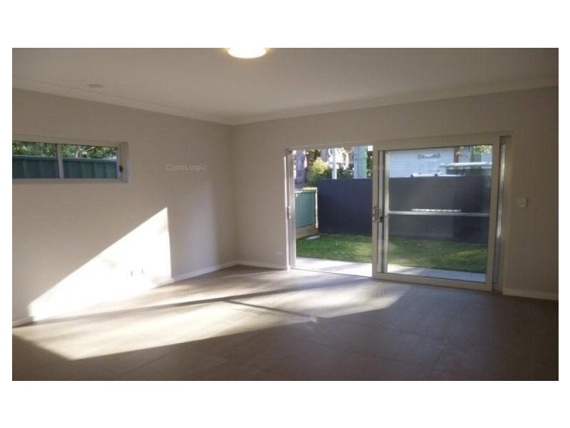 2/21 Jarrett Street, North Gosford NSW 2250