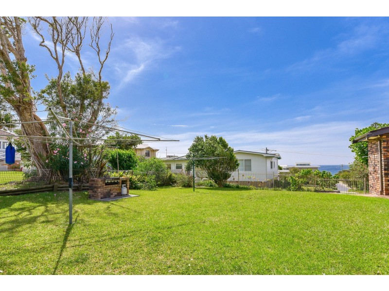 1/1 Lumeah Avenue, Wamberal NSW 2260