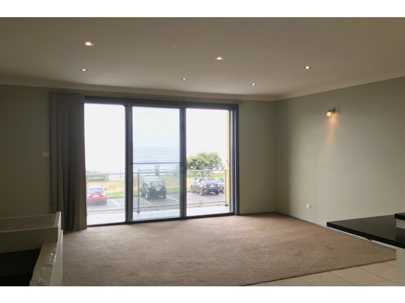 1/208 Del Monte Place, Copacabana NSW 2251