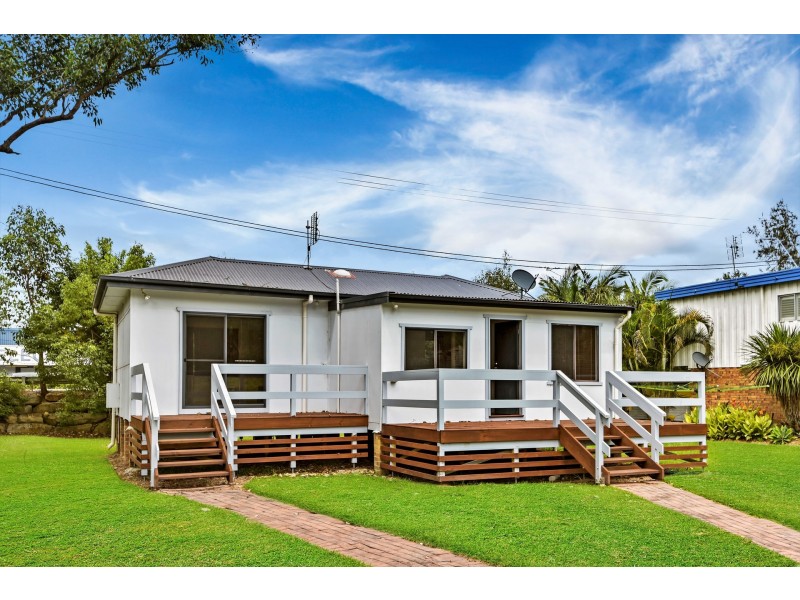 8 Winani Road, Erina NSW 2250