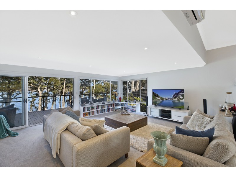 20 Lexington Parade, Green Point NSW 2251