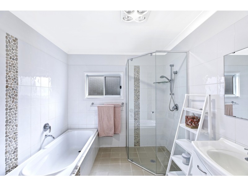 20 Lexington Parade, Green Point NSW 2251