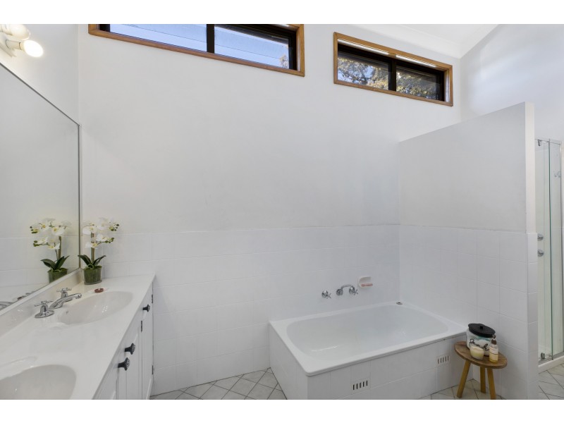 11 Nartanda Avenue, Wamberal NSW 2260