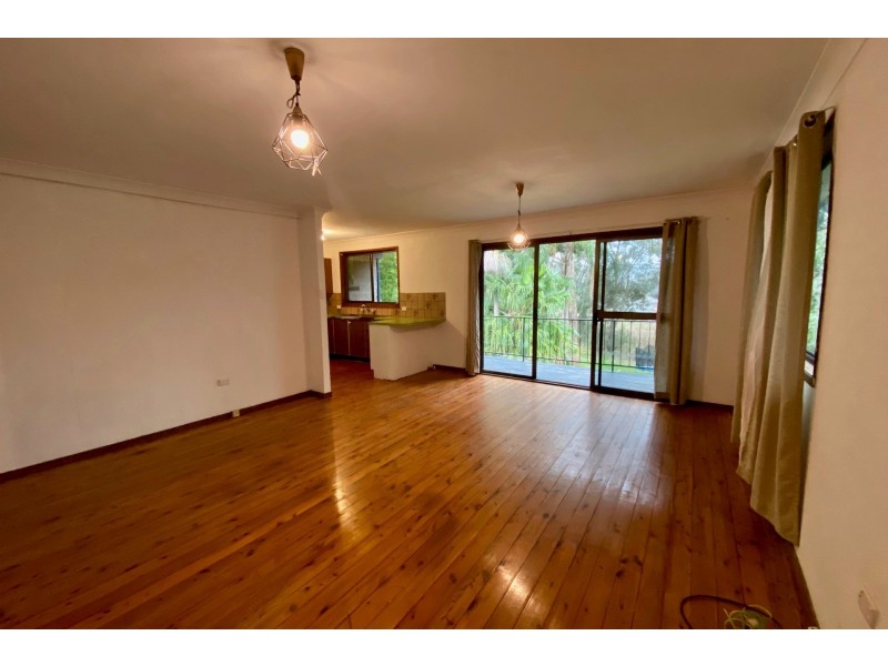 18 Lake Shore Drive, North Avoca NSW 2260