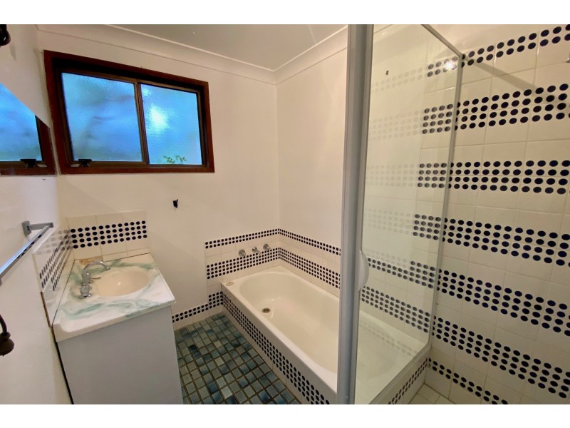 18 Lake Shore Drive, North Avoca NSW 2260