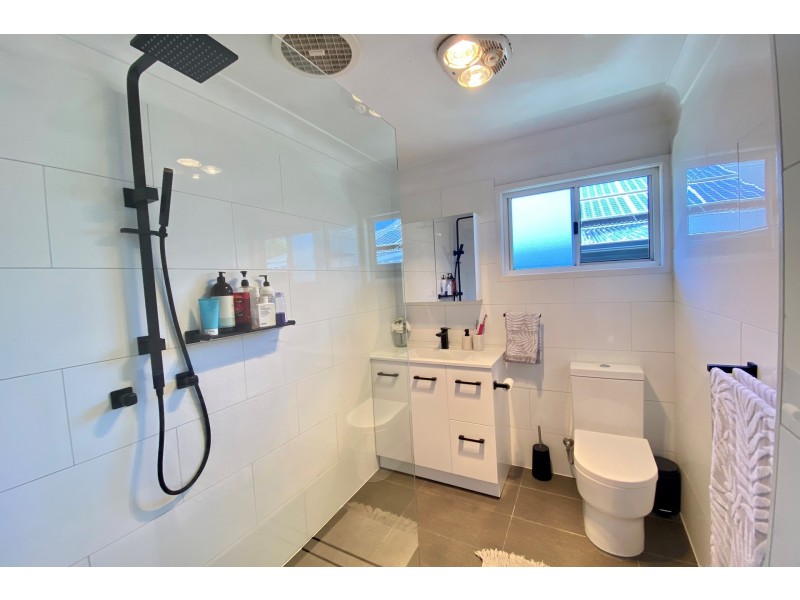 13 Nerissa Road, Erina NSW 2250