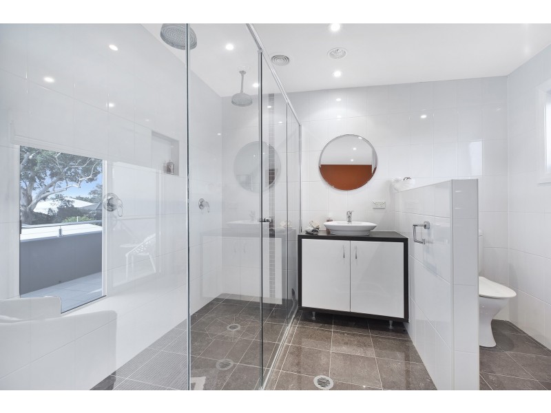 33 Lakin Street, Bateau Bay NSW 2261