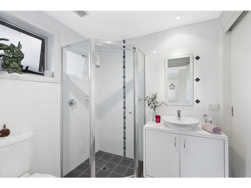 33 Lakin Street, Bateau Bay NSW 2261